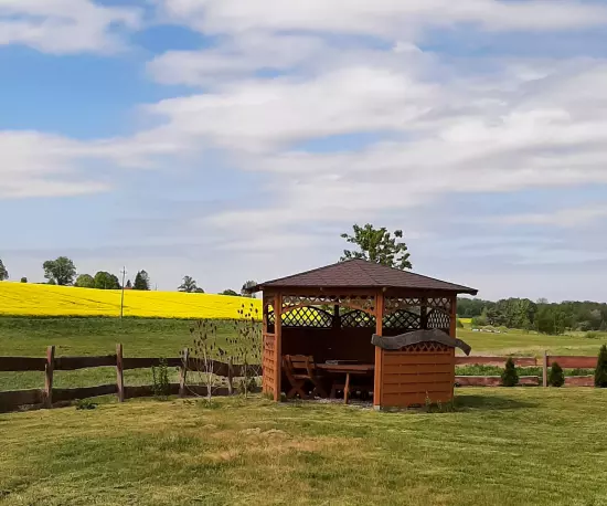 Duży ogrodzony teren