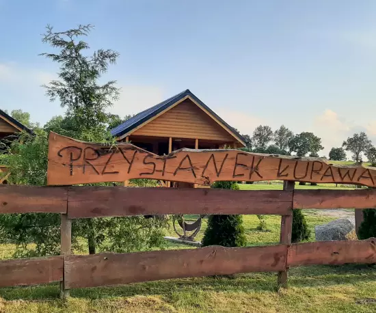 Ogrodzony teren z parkingiem bezpłatnym